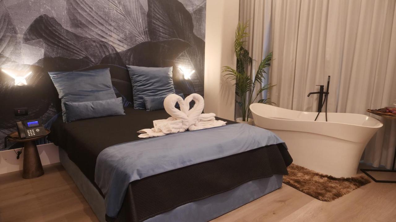 Domus Vesuvio Bed & Breakfast Napoli Bagian luar foto