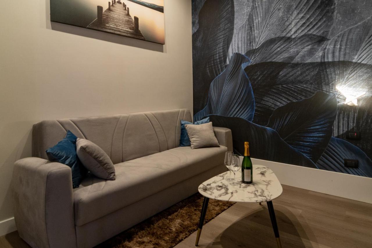 Domus Vesuvio Bed & Breakfast Napoli Bagian luar foto